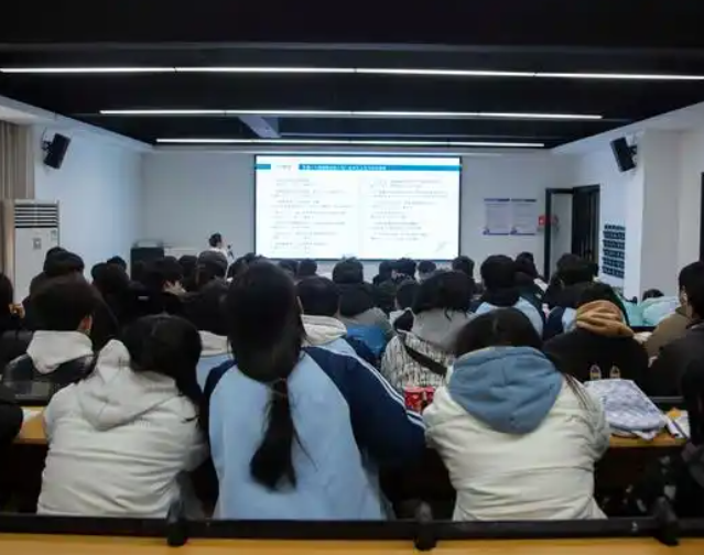 来自山海异界的神兽抑或是将幻兽藏宝图所包含的线索悉数解锁